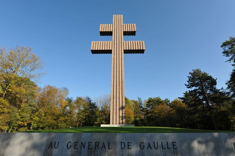 Croix de Lorraine à Colombey-les-deux-Eglises