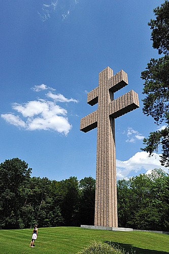 La Croix de Lorraine à Colombey-les-Deux-Eglises