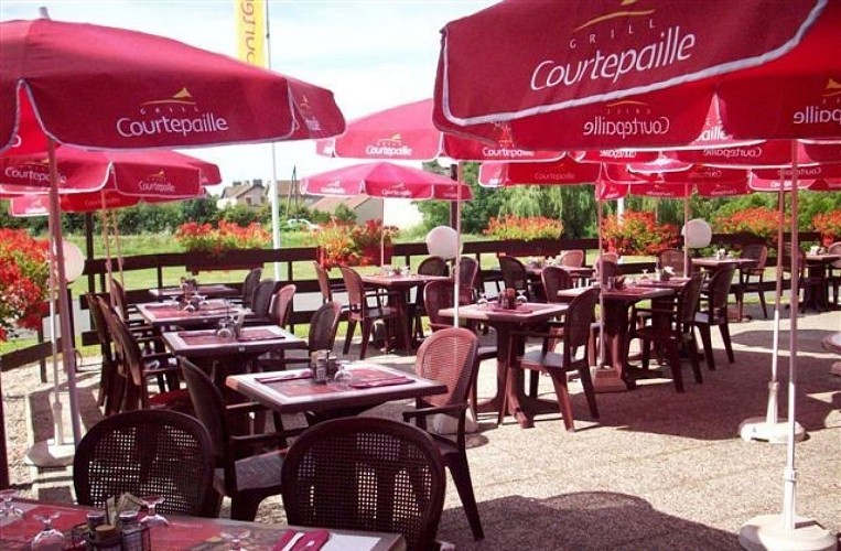 Terrasse - IBIS Courtepaille