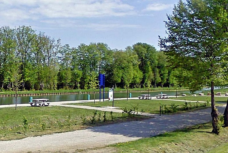 Aire pique-nique du port de Cusey