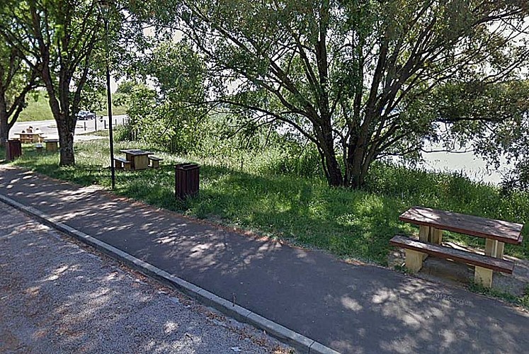 Aire pique-nique du lac de la Liez