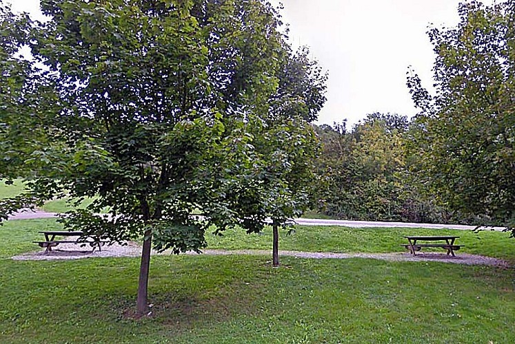 Aire de pique-nique du parking de la Mouche