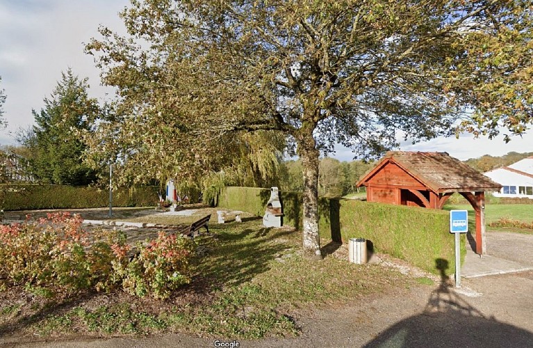 COIN-PIQUE-NIQUE-LA-QUARTE-village-terrain-petanque