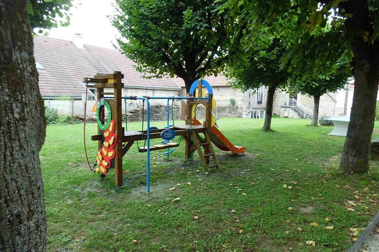 Aire de pique-nique et jeux- ROSOY-sur-AMANCE