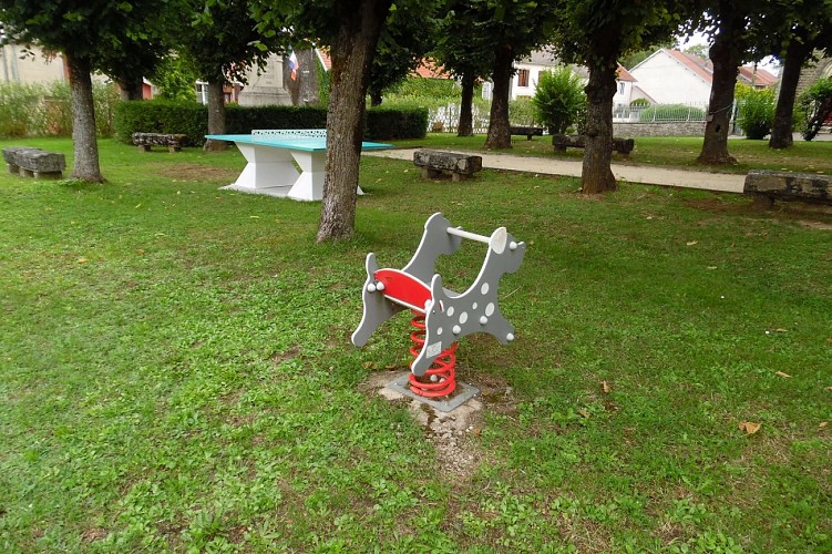 Aire de pique-nique et jeux- ROSOY-sur-AMANCE