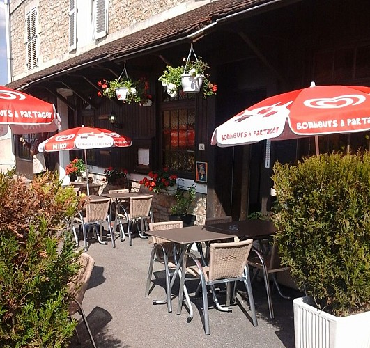 champagne 52 saint thiebault auberge le cheval blanc terrasse._2