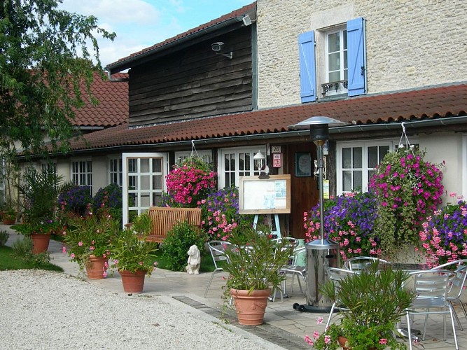 champagne 52 colombey les deux eglises la grange du relais terrasse 044._7