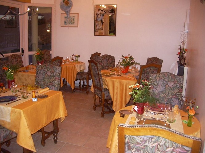 champagne 52 bourg sainte marie hotel le saint martin restaurant 2._5