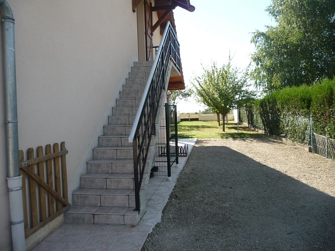 LOGIS DU DER - accès chambre du haut 
