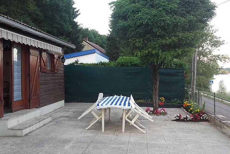 Gite le chalet - lac de Charmes à Changey