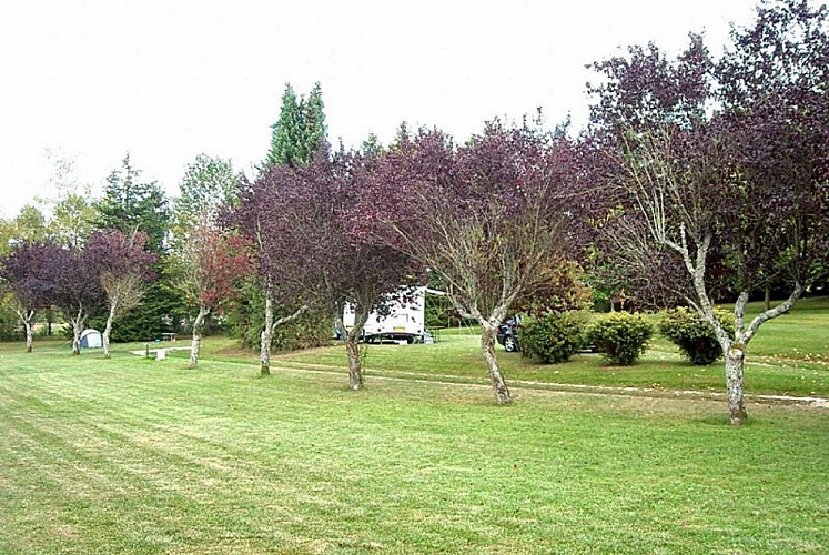 Camping les Charbonnières à Auberive