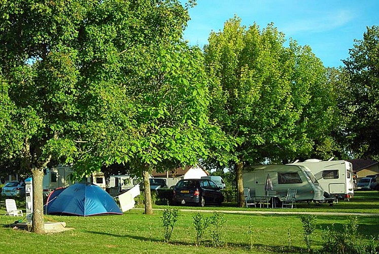 Camping-du-lac-de villegusien-10-Dominique Robin