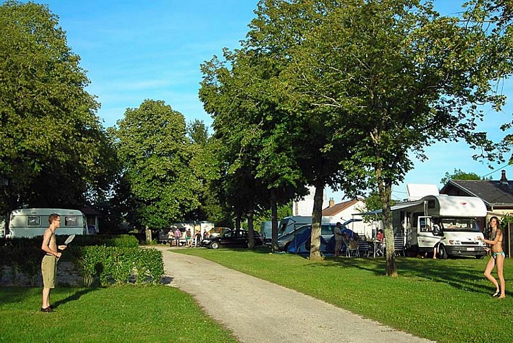 Camping du lac de Villegusien