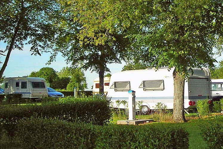 Camping du lac de Villegusien