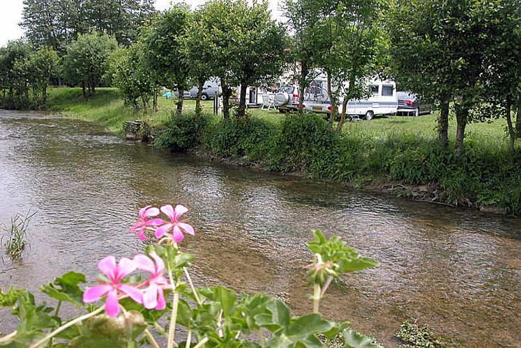 Camping de la Mouche à Hûmes