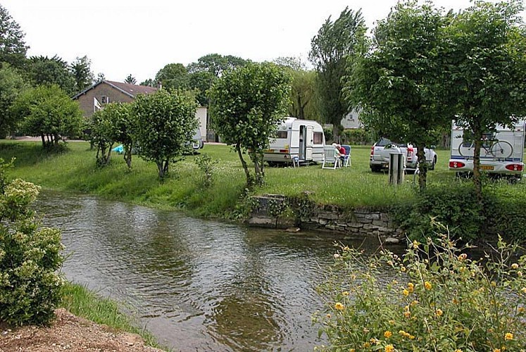 Camping de la Mouche à Hûmes