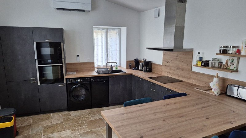 La cuisine équipée du gîte des Oliviers à Arçais