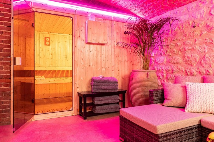 appart-hotel-townhouse-trouville-spa-espace-bienetre-massages-saunabio-douche-luminotheraphie-maison-en-brique-02-22_BAB8431