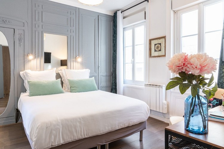 appart-hotel-townhouse-trouville-studio-3-chambre-grand-lit-boiserie-02-22_BAB8206