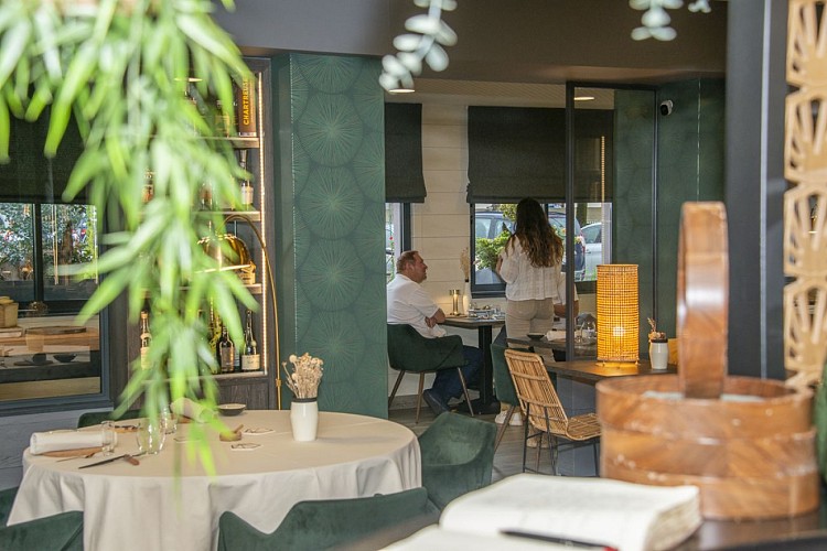 Restaurant table urbaine Logan Laug