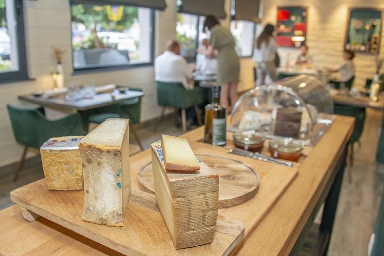 Restaurant table urbaine Logan Laug