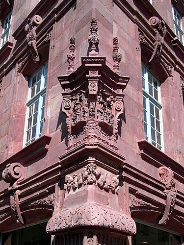 DAS HAUS DES HANDLERS