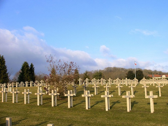 NATIONAL UND MILITÄRFRIEDHOF VON FRISCATI-MOUTON NOIR