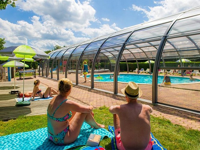 Piscine couverte chauffée camping Vosges à 10 min de Gérardmer