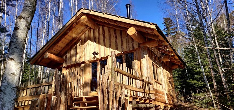 Die Hütten am See von Pierre Percée - Die Hütte des Trappers