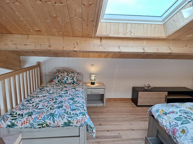 HLOAQU047V50KQI1-StEUTROPEdeBORN-VerrieJaune-photo11