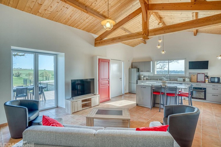 HLOAQU047V50KQIC-StEUTROPEdeBORN-VerrieRouge-photo1