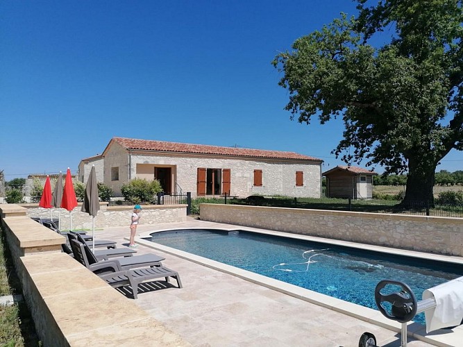 HLOAQU047V50KQIC-StEUTROPEdeBORN-VerrieRouge-photo