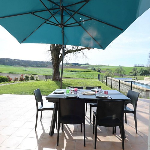 HLOAQU047V50KQIC-StEUTROPEdeBORN-VerrieRouge-photo13