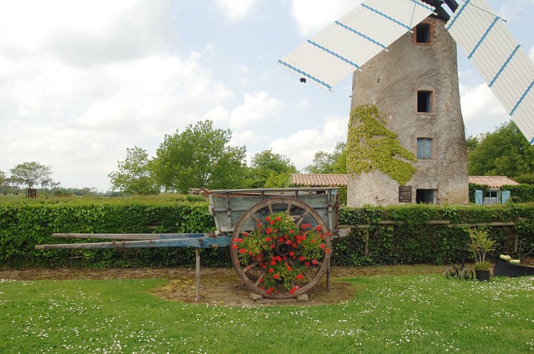 Le Petit Moulin