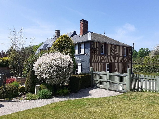 au ptit jardin à saint sylvestre de cormeilles_exterieur1