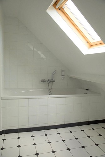 bois sacré salle de bain combles