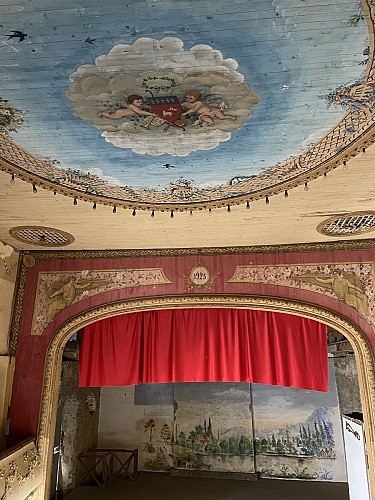 rieuxvolvestre_patrimoine_tourasse_theatre_zoom@lisaoti