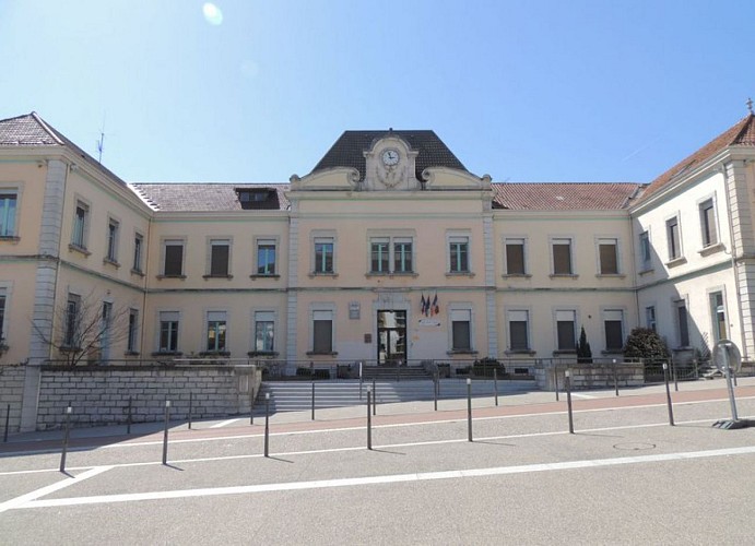 Le collège Louis Dumont
