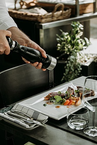 Assaisonnement à "Le Tri-Marrants" à Froidchapelle