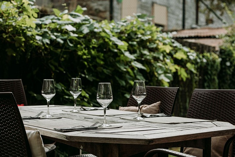 Terras van het restaurant La Charlotte in Chimay