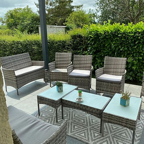 Boire un apéritif ou se détendre sous notre pergola bioclimatique