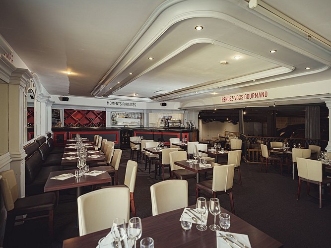 restaurant-casino-salle-banquettes-saint-aubin