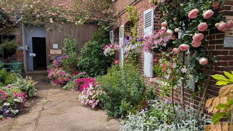 Entrée de l'atelier galerie © Ratel Michele, atelier galerie du bord de Seine (5)