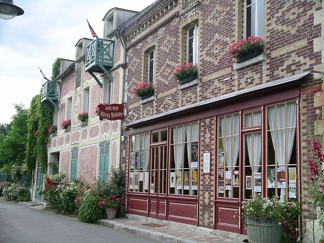 BAUDY FACADE-01 © Ancien Hôtel Baudy