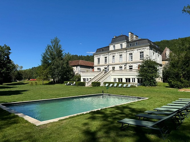 Chateau de Sermizelles - parc et piscine