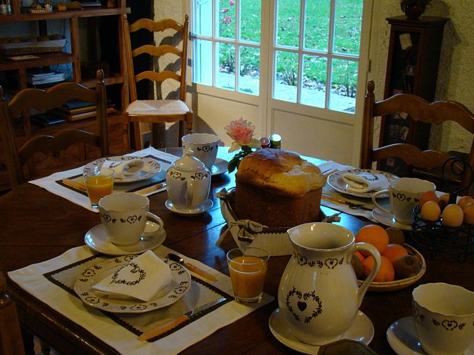 Chambres d'hôtes Git'ane evasion_petit déjeuner_LE BEC-THOMAS
