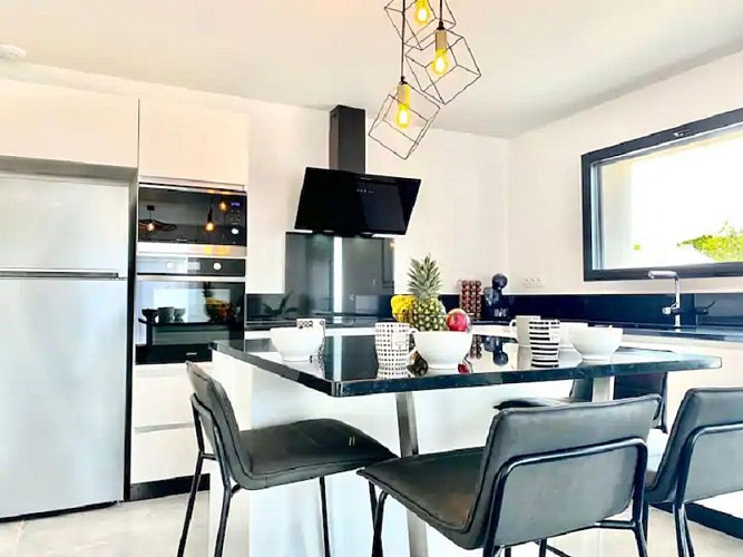 f902a60a-8b77-4743-b414-94e645f9ee79