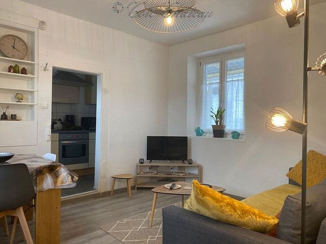 Pièce à vivre du meublé côté château à Mutzig