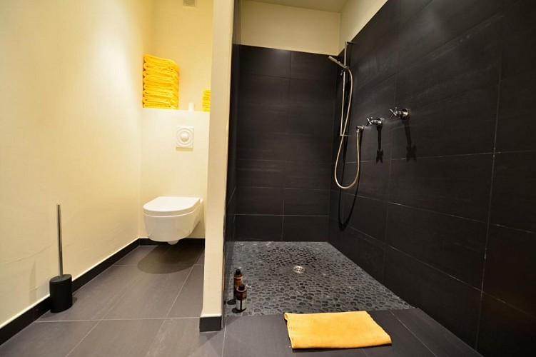 Douche à l'italienne au Six à Altorf