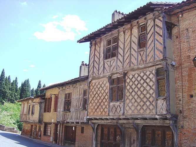 MAISON A PANS DE BOIS XIV-XVEME SIECLE CLASSEE MONUMENT HISTORIQUE
